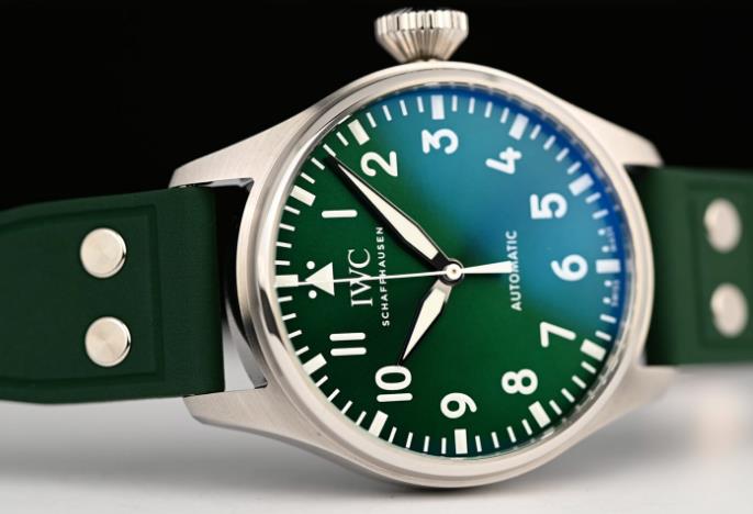 万国全新推出赛车绿色大飞行员的腕表