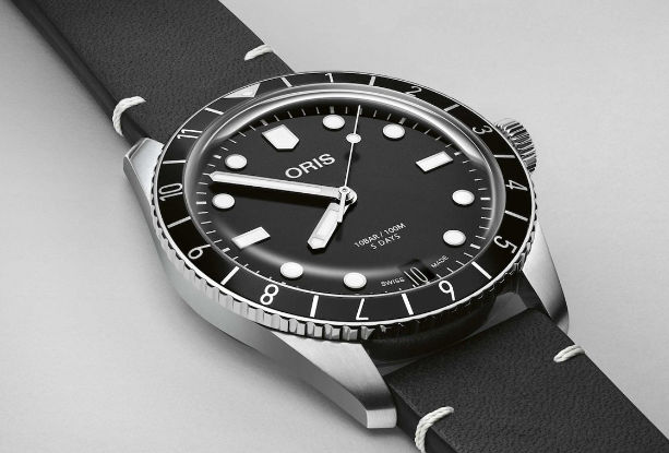 豪利时推出全新Divers Sixty-Five 12H Calibre 400新款腕表